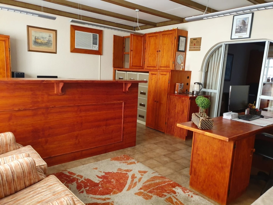 6 Bedroom Property for Sale in Flimieda North West